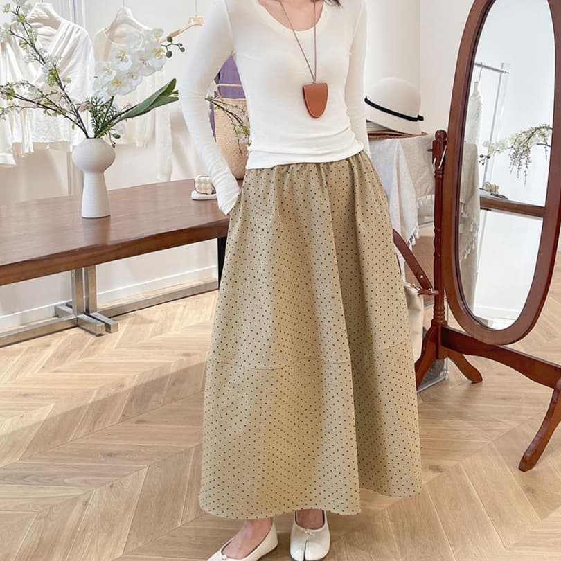 大人かわいい服 上品ドットフレアロングスカート
