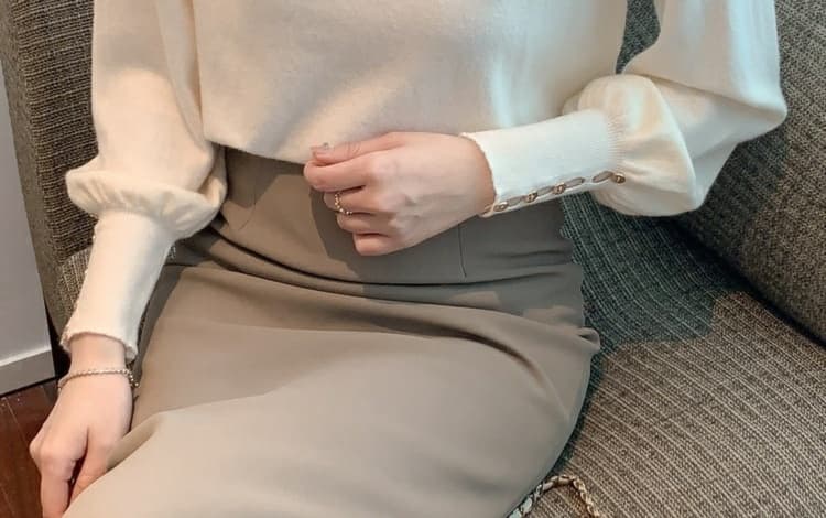 大人かわいい服 柔らか素材のスタンドカラートップス