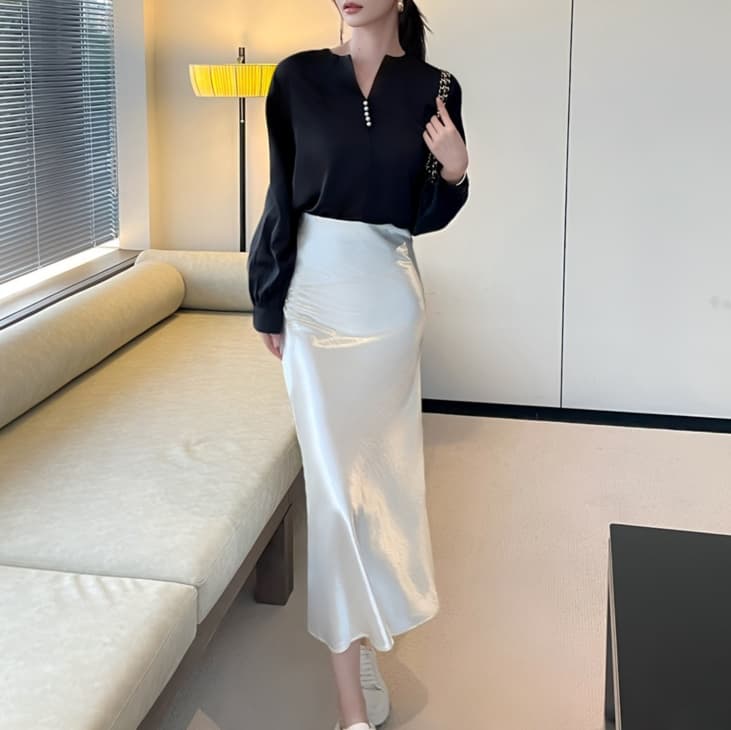 大人かわいい服 パールアクセントブラウス