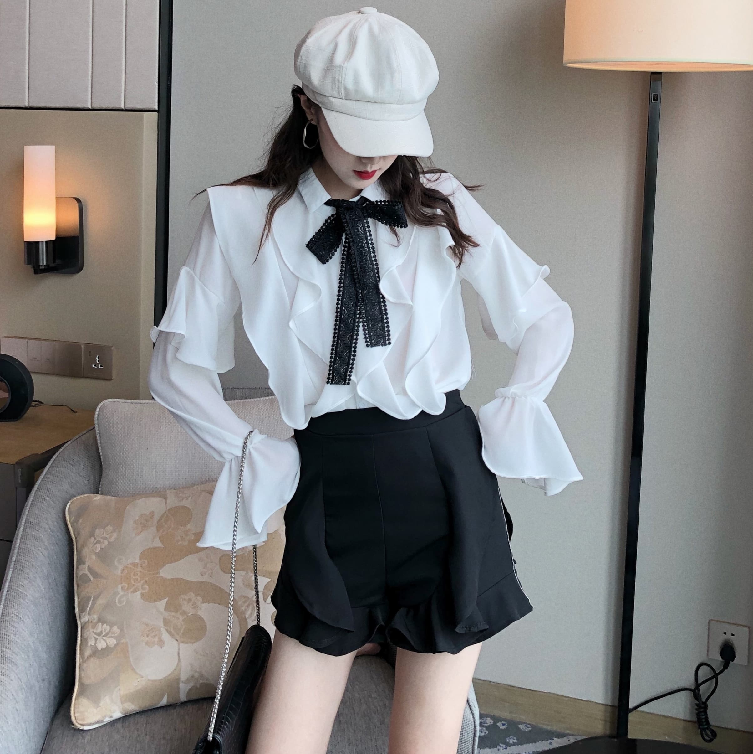 大人かわいい服 華やぎ上品 胸元リボンフリルブラウス