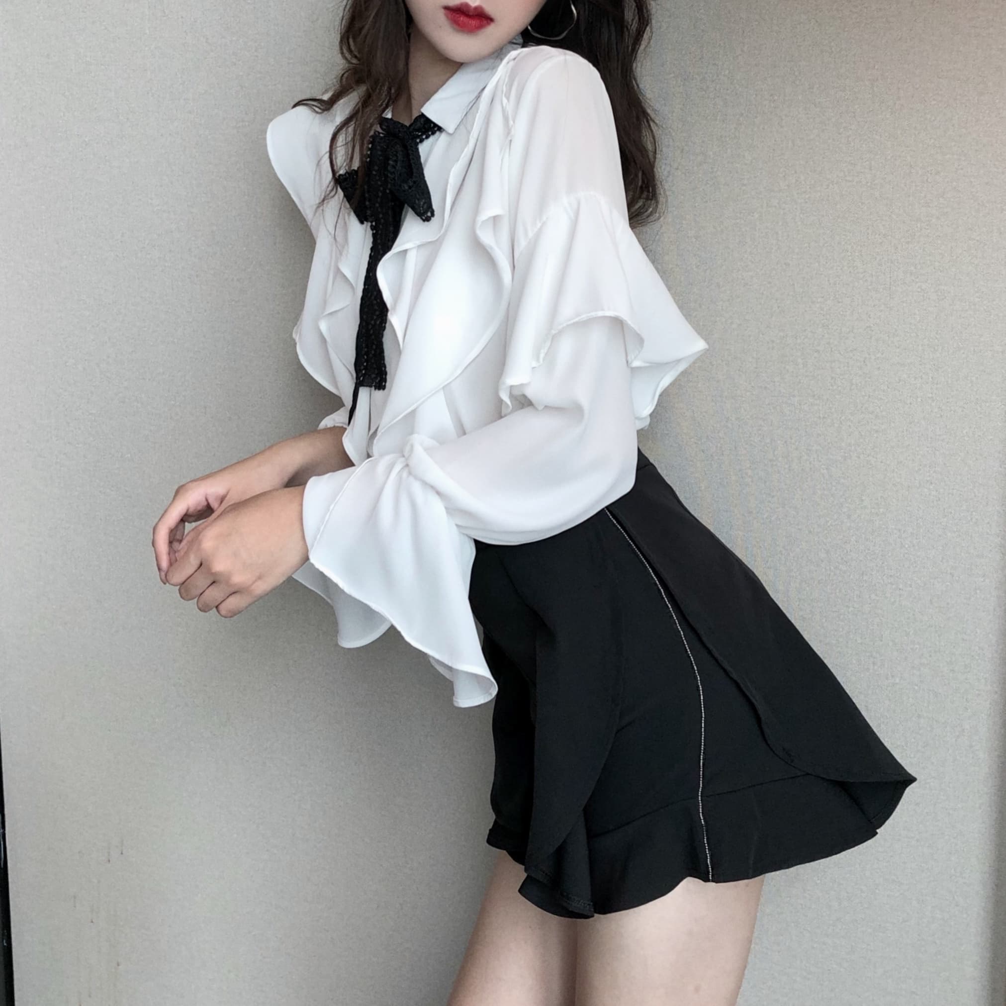 大人かわいい服 華やぎ上品 胸元リボンフリルブラウス