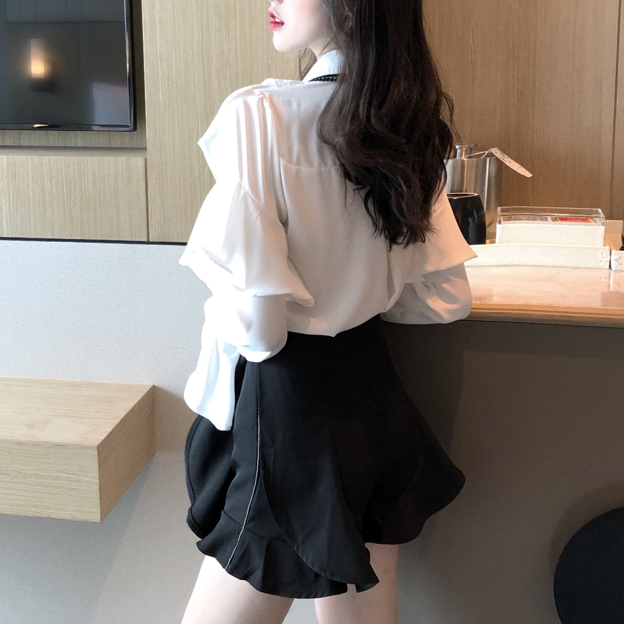 大人かわいい服 華やぎ上品 胸元リボンフリルブラウス