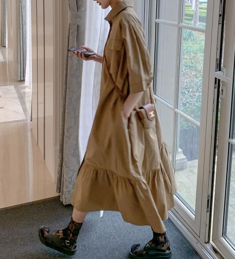 大人かわいい服 ゆったりシルエット ギャザーシャツワンピース