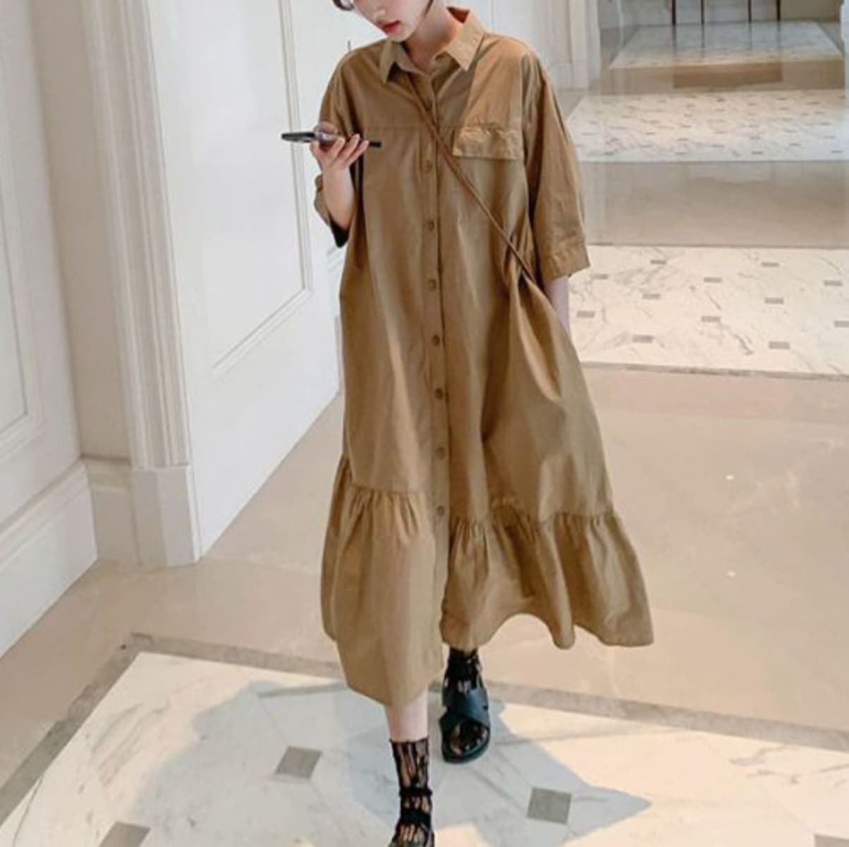 大人かわいい服 ゆったりシルエット ギャザーシャツワンピース