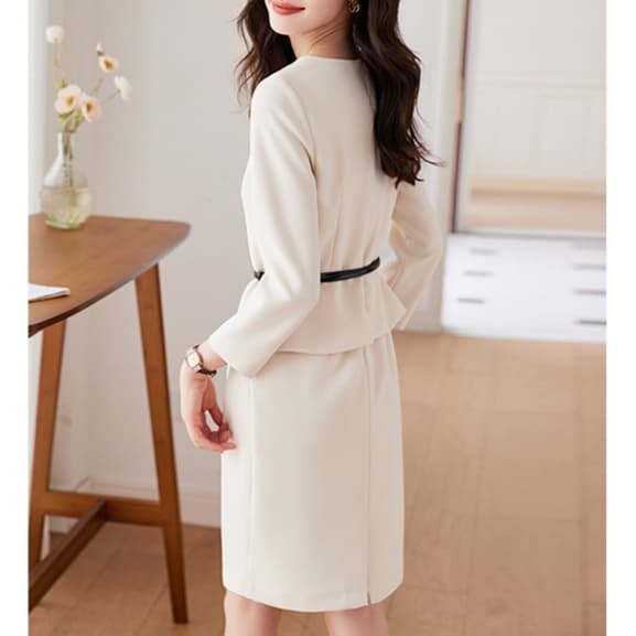 大人かわいい服 ペプラムシルエットの上品フォーマルワンピ