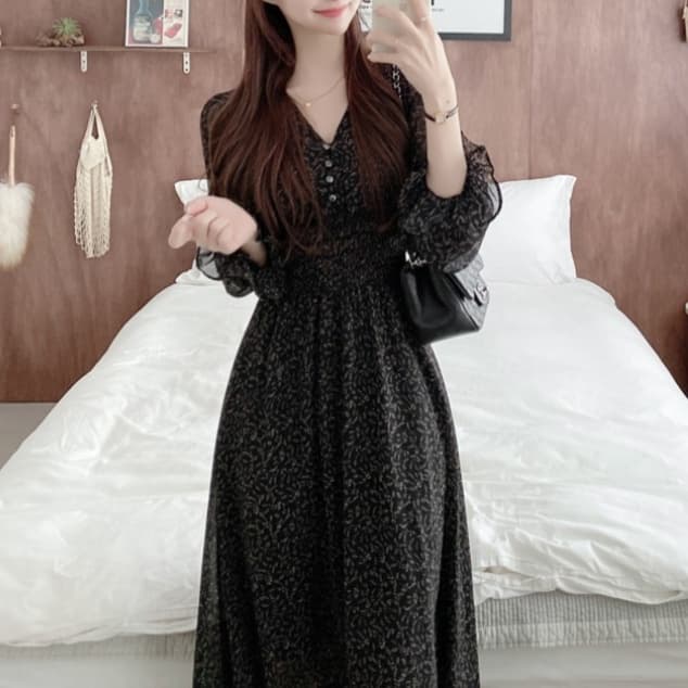 大人かわいい服 シャーリングレースワンピース