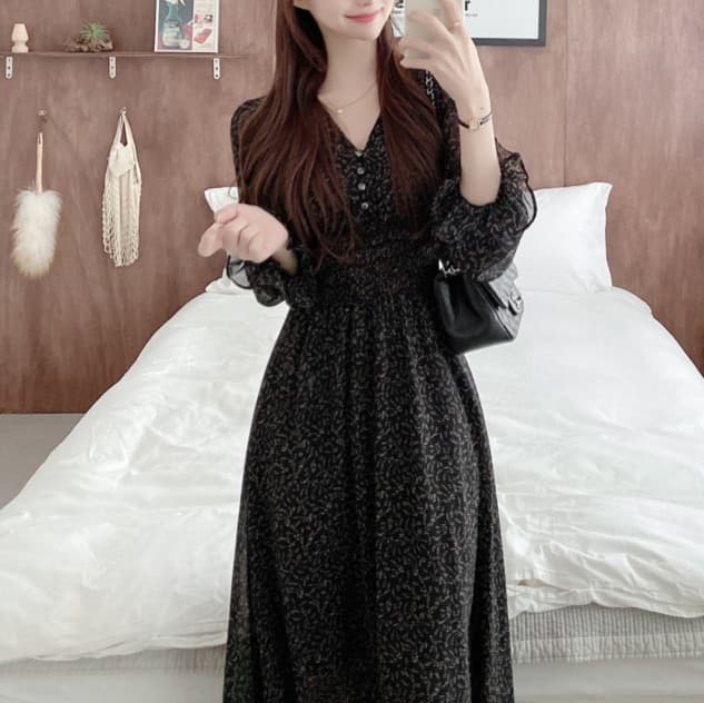 大人かわいい服 シャーリングレースワンピース