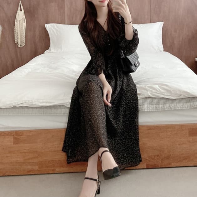 大人かわいい服 シャーリングレースワンピース