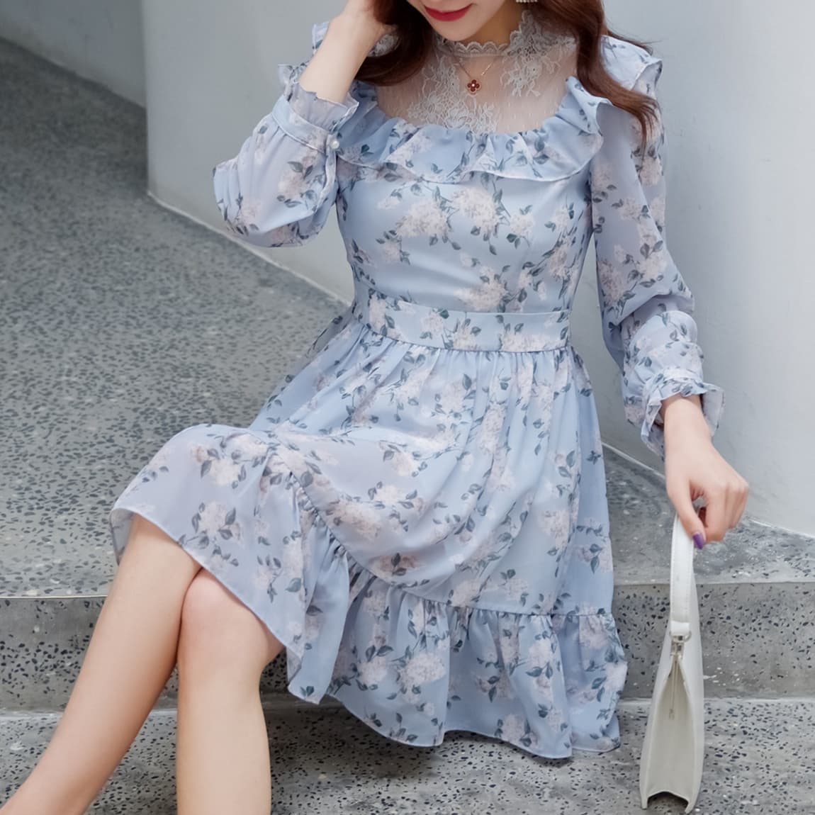 大人かわいい服 花柄レース切替ガーリーフリルワンピ
