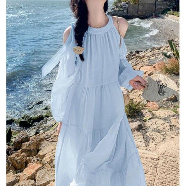 大人かわいい服 ショルダーカットフレアワンピース