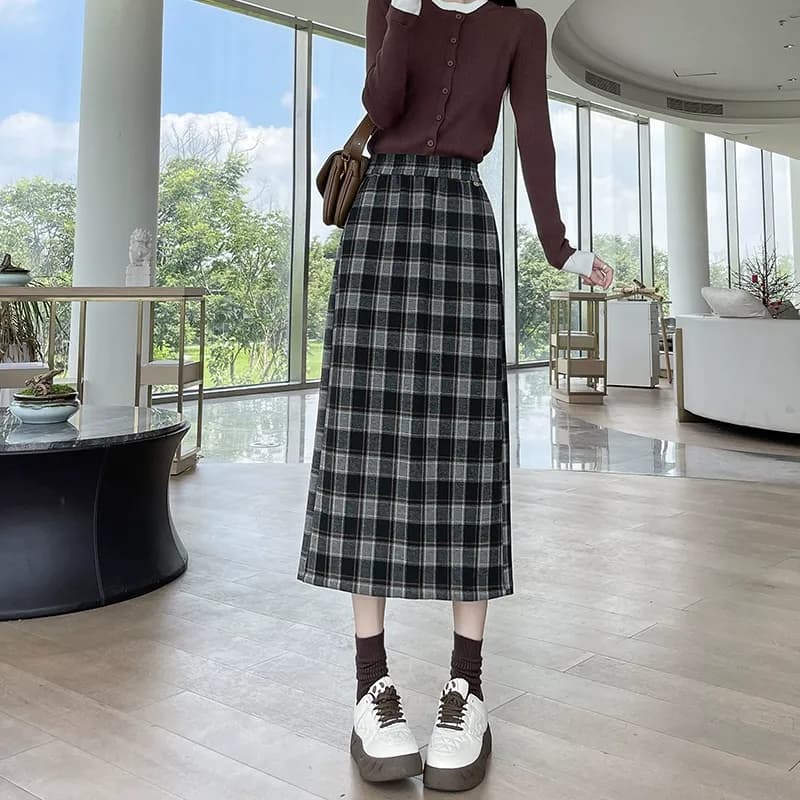 大人かわいい服 上品シルエットのチェックミディスカート