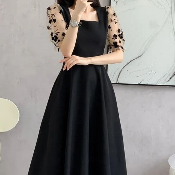 大人かわいい服 花柄シアー袖の大人フレアワンピース