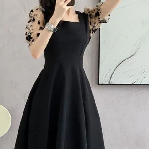大人かわいい服 花柄シアー袖の大人フレアワンピース