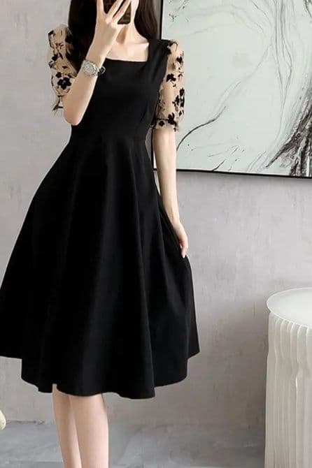 大人かわいい服 花柄シアー袖の大人フレアワンピース