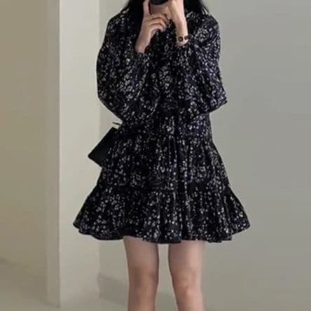 大人かわいい服 小花柄 ティアードフリルワンピース