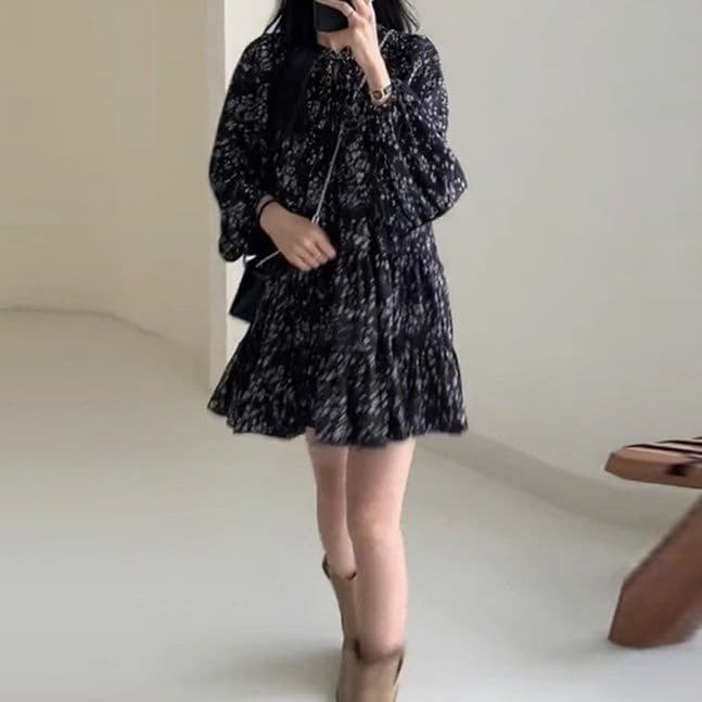 大人かわいい服 小花柄 ティアードフリルワンピース