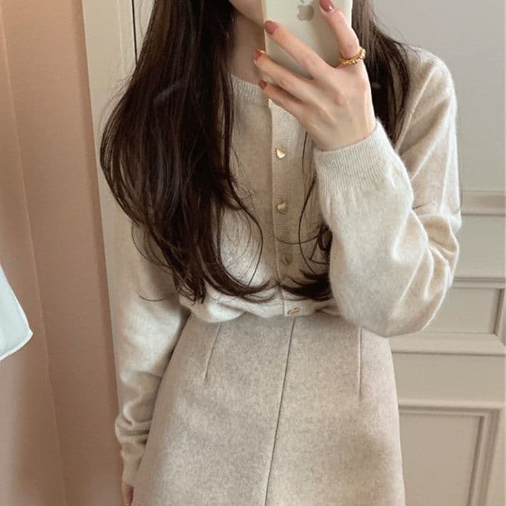 大人かわいい服 ハートボタン付き柔らかニットカーディガン