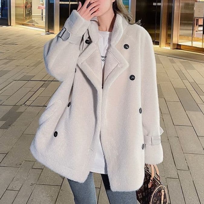 大人かわいい服 ボア素材ダブルボタンミドル丈コート