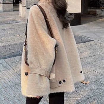 大人かわいい服 ボア素材ダブルボタンミドル丈コート