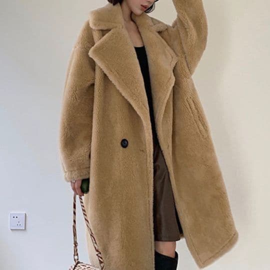 大人かわいい服 ふわふわボア素材の大人可愛いロング丈コート