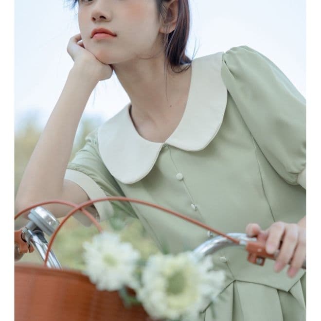 大人かわいい服 丸襟パフスリーブ配色切替ミディ丈ワンピース