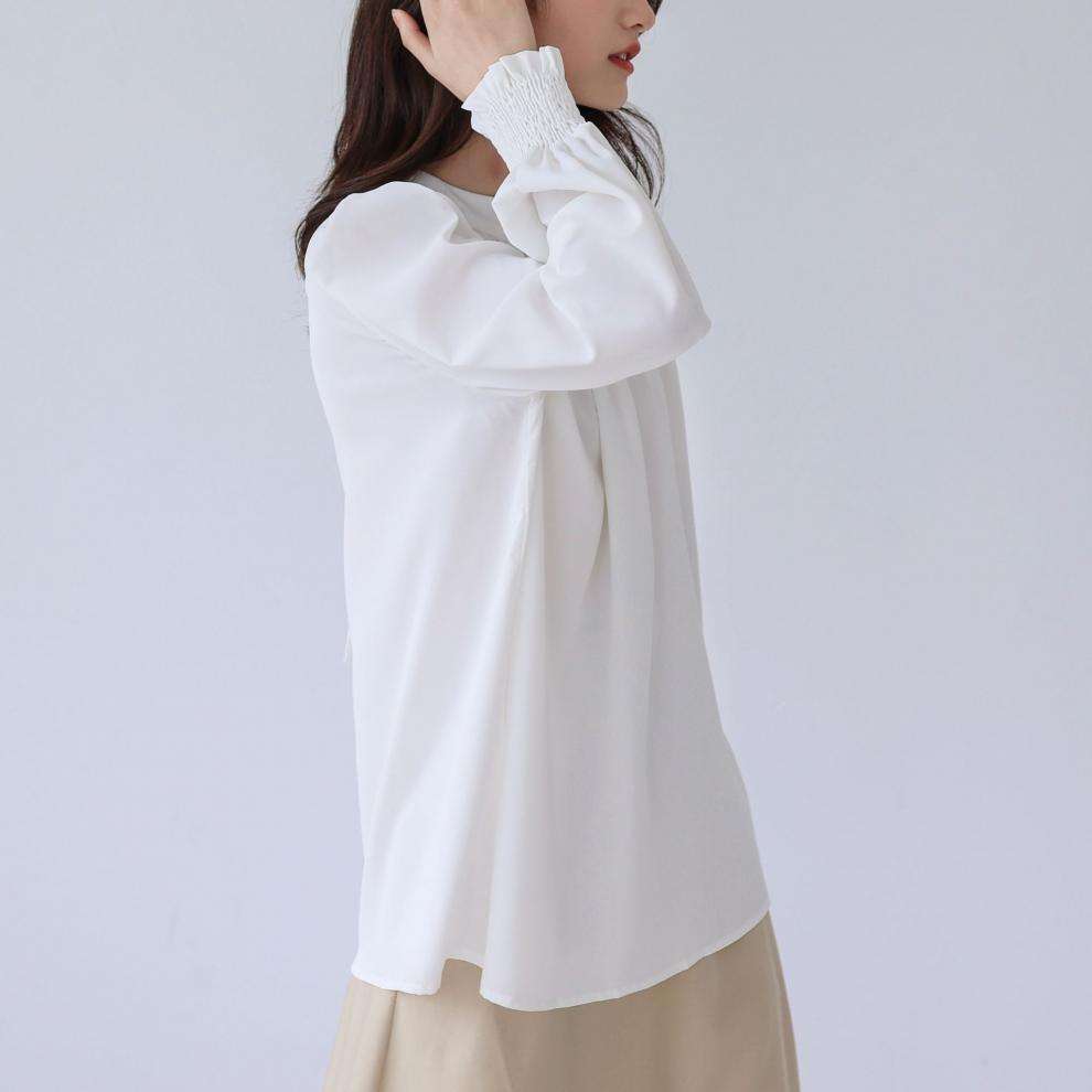 大人かわいい服 ふんわり袖の上品プリーツブラウス