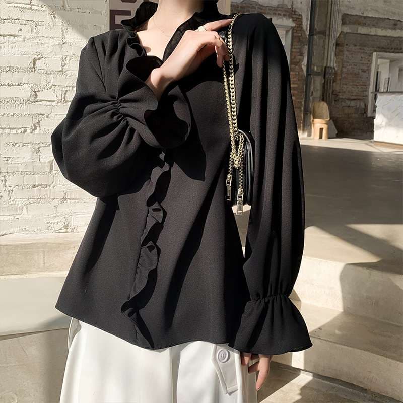 大人かわいい服 優雅フリルの上品ブラウス