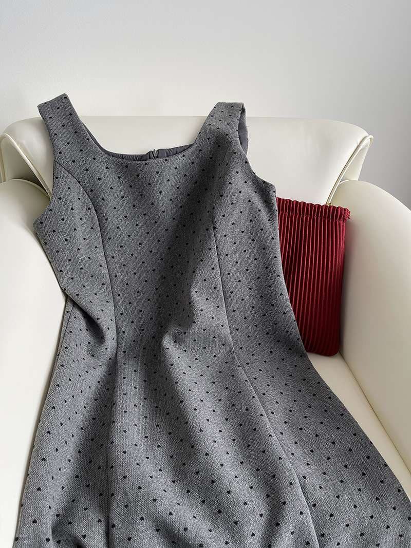 大人かわいい服 クラシカルドット柄 ジャンパースカート