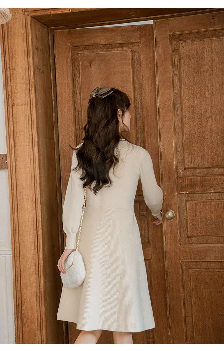 大人かわいい服 リボンカラーレース装飾ニットワンピース
