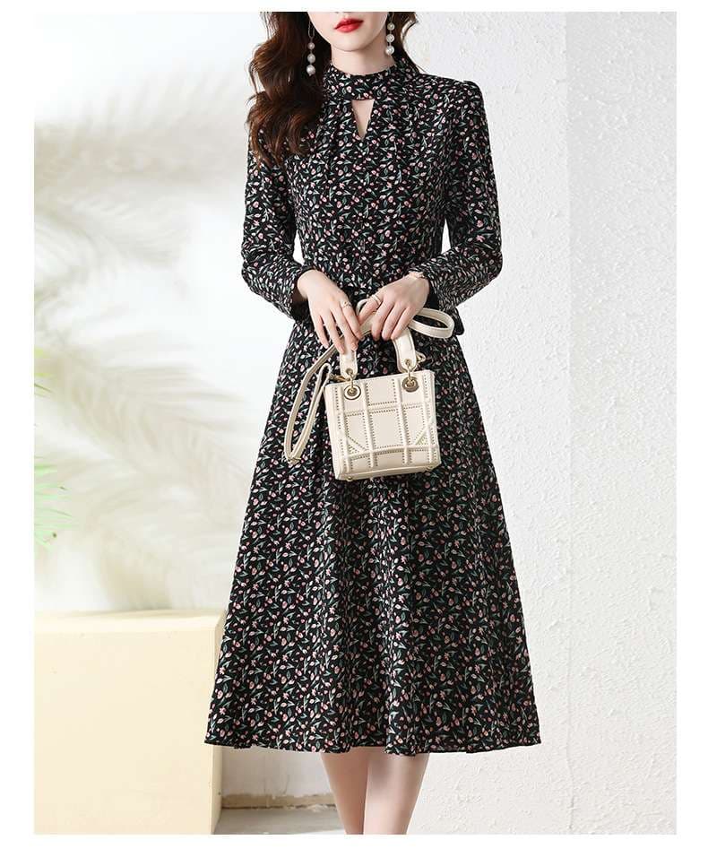 大人かわいい服 花柄ハイネックミディワンピース