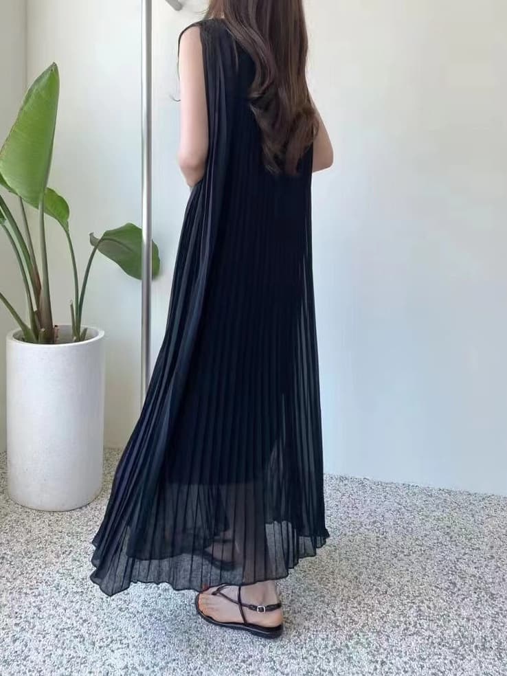 大人かわいい服 ノースリーブプリーツシフォンワンピース