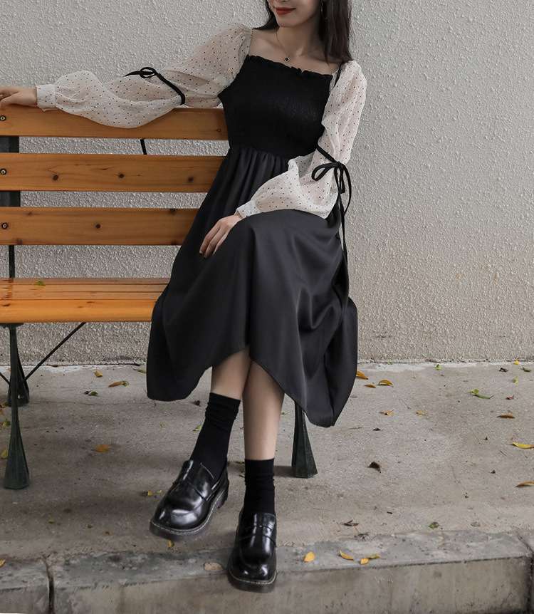 大人かわいい服 ドットシアー袖のスクエアネックワンピース