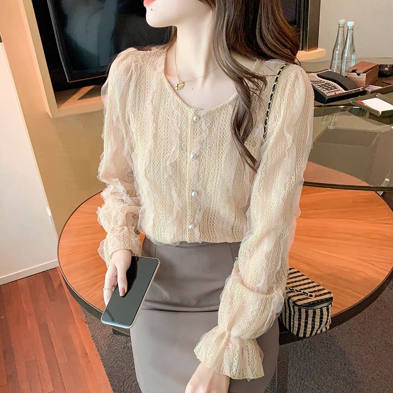大人かわいい服 レース編みふんわり袖ブラウス