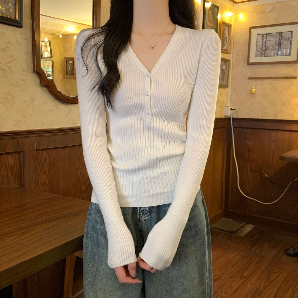 大人かわいい服 リブ編み Vネックニットプルオーバー