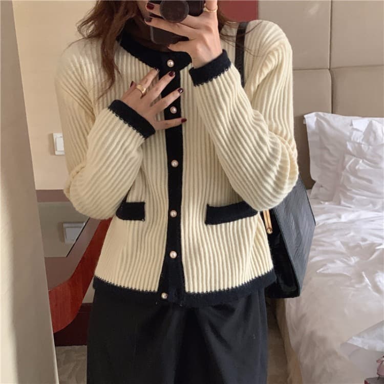 大人かわいい服 配色リブ編みボタン前開きカーディガン