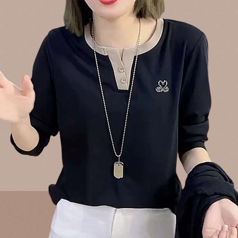 大人かわいい服 スリットVネックカットソー