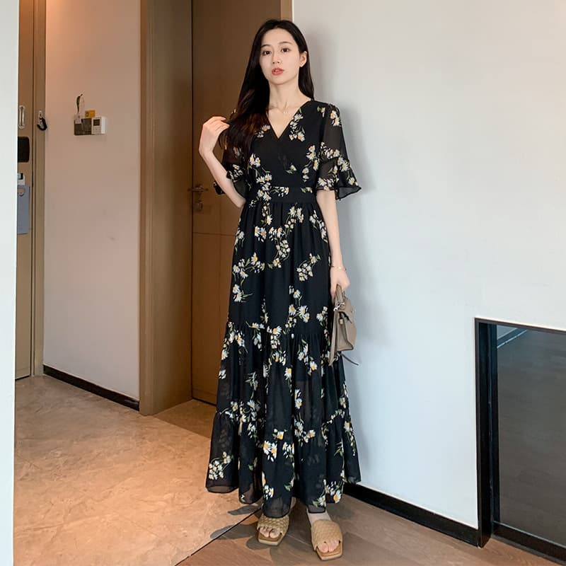 大人かわいい服 小花柄ティアード切替えロング丈ワンピース