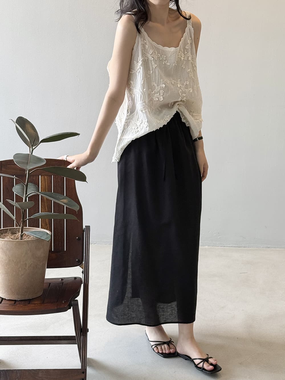 大人かわいい服 花刺繍キャミソールトップス