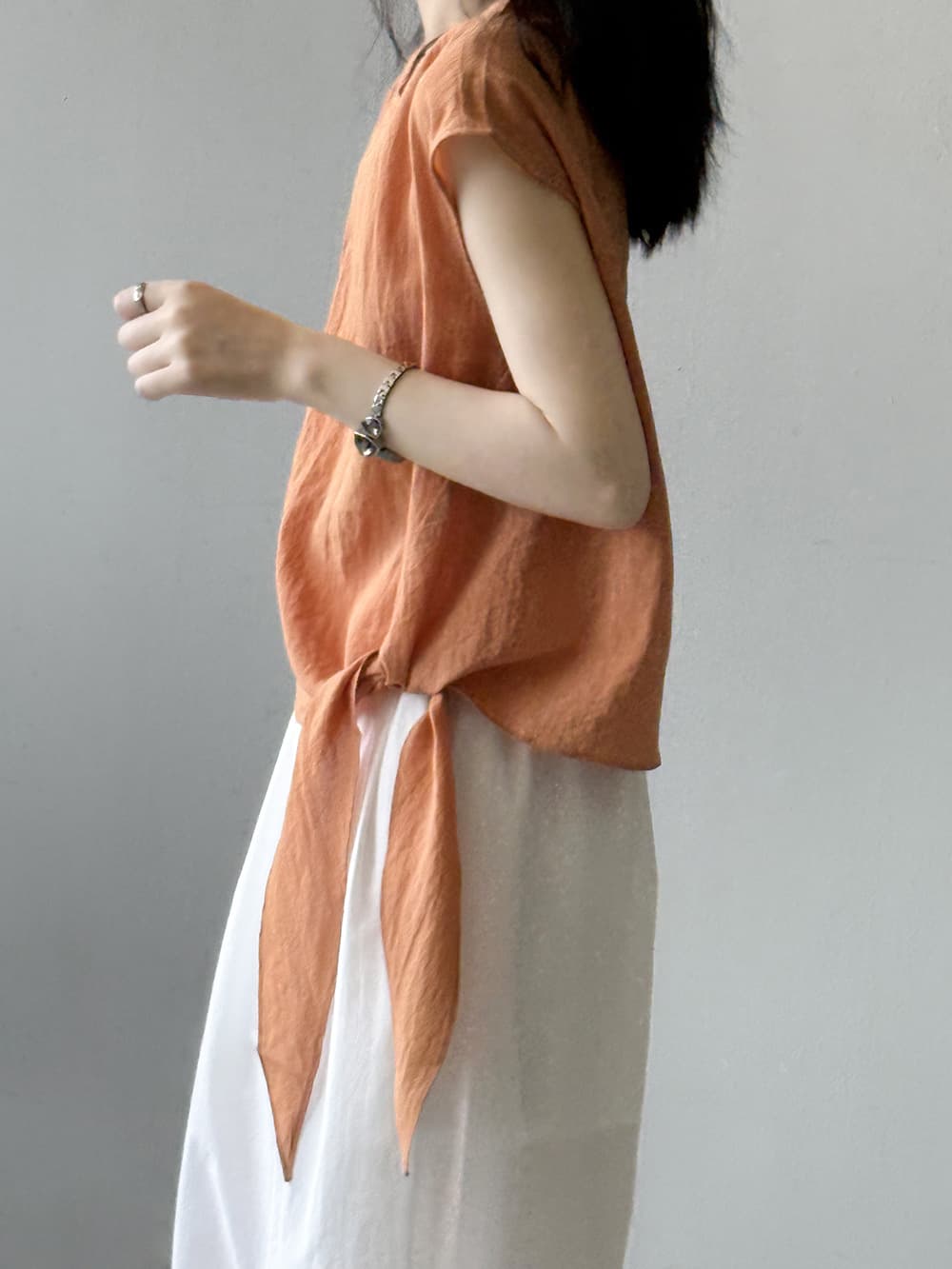 大人かわいい服 リボン結び麻混ノースリーブ