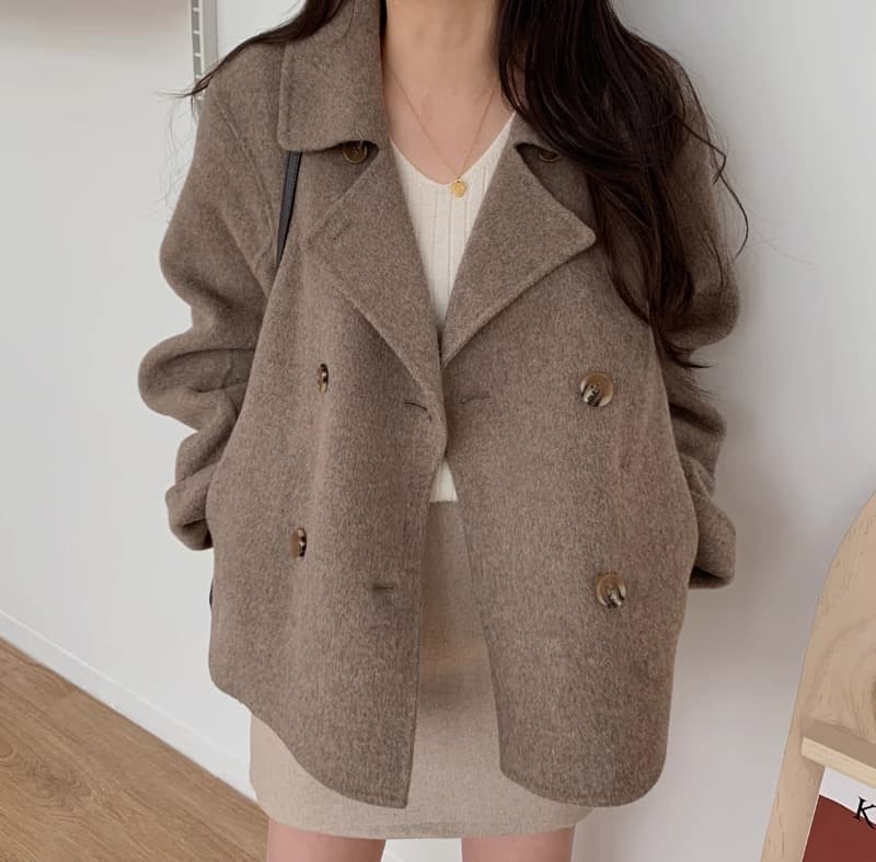 大人かわいい服 ふんわり袖ダブルボタンウール風ショートコート