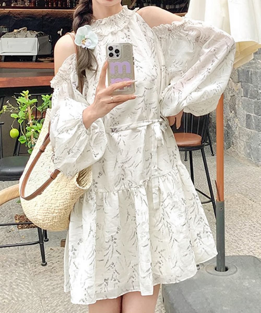 大人かわいい服 肩見せ 花柄フリルティアードワンピース