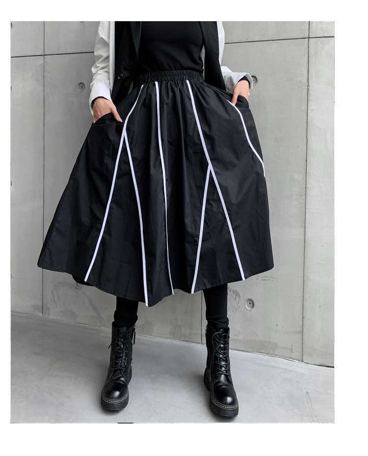 大人かわいい服 モノトーン ピンストライプミディスカート
