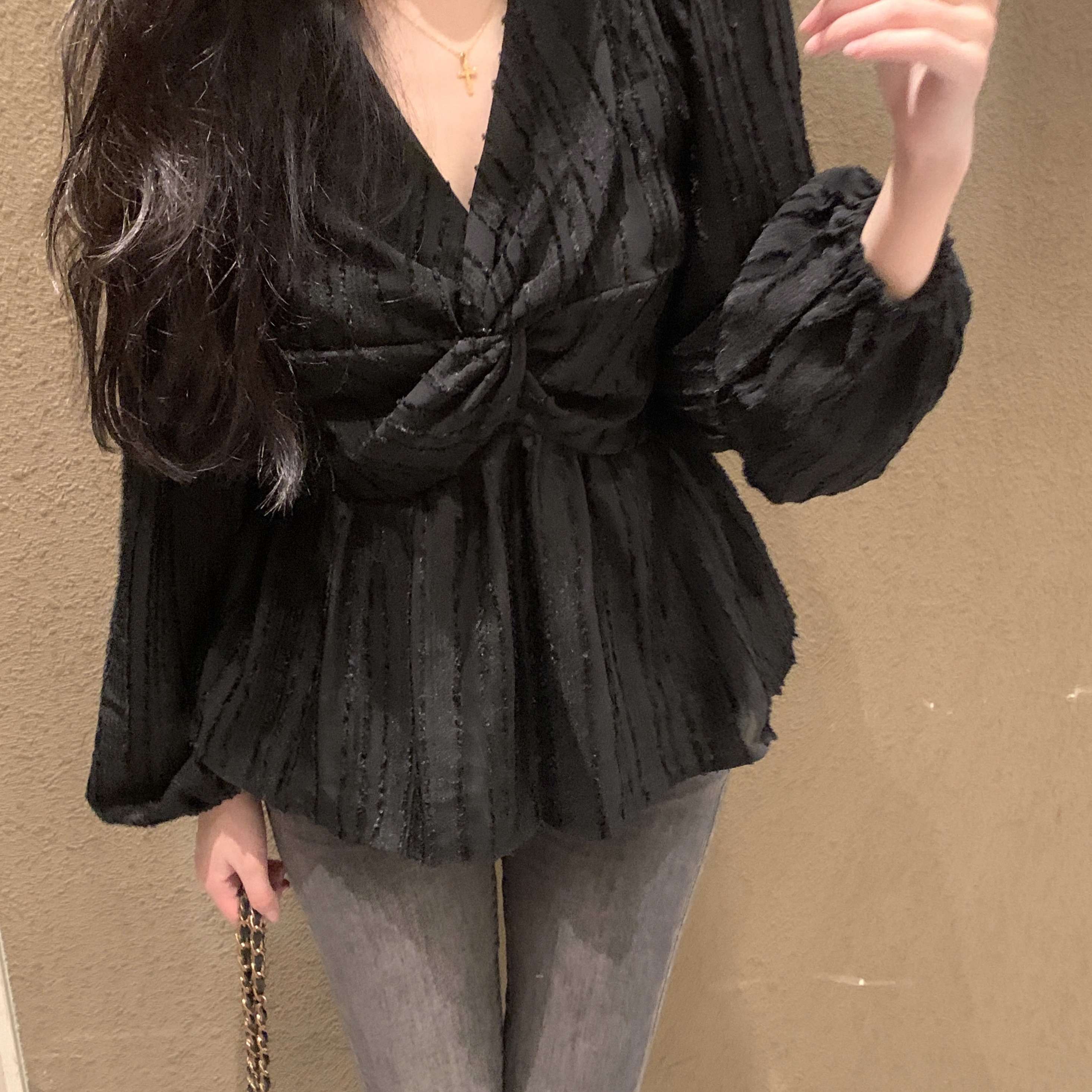大人かわいい服 ふんわりリボンプリーツブラウス