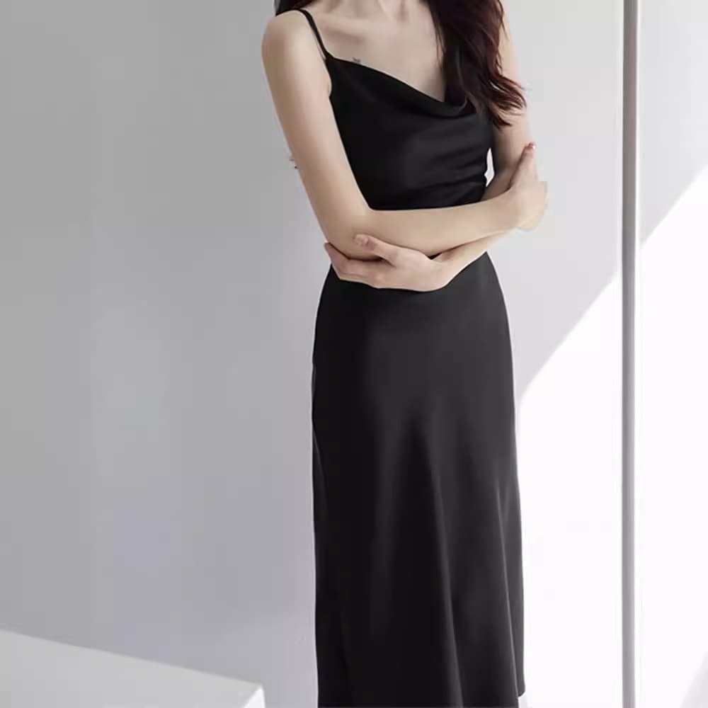 大人かわいい服 艶やかシルエットスリップワンピース