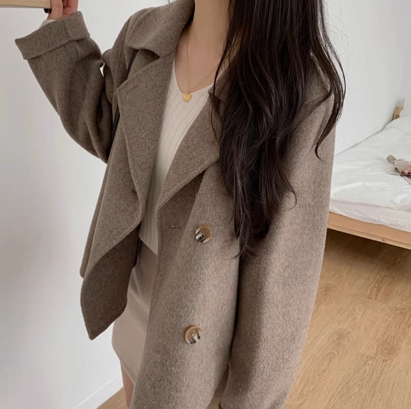 大人かわいい服 ふんわり袖ダブルボタンウール風ショートコート