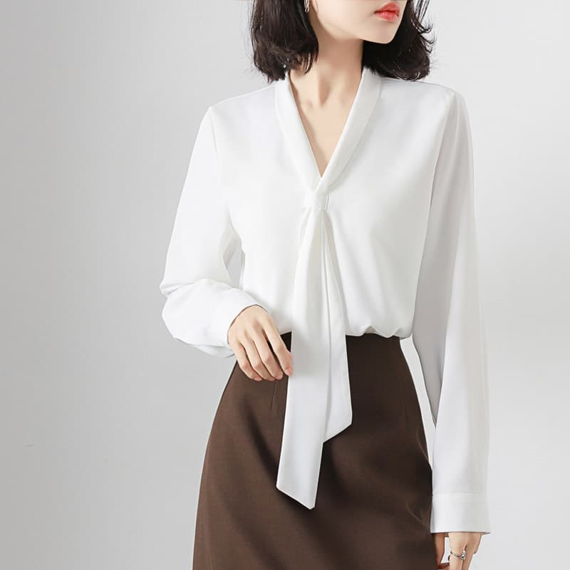 大人かわいい服 ゆるタイ付きとろみブラウス