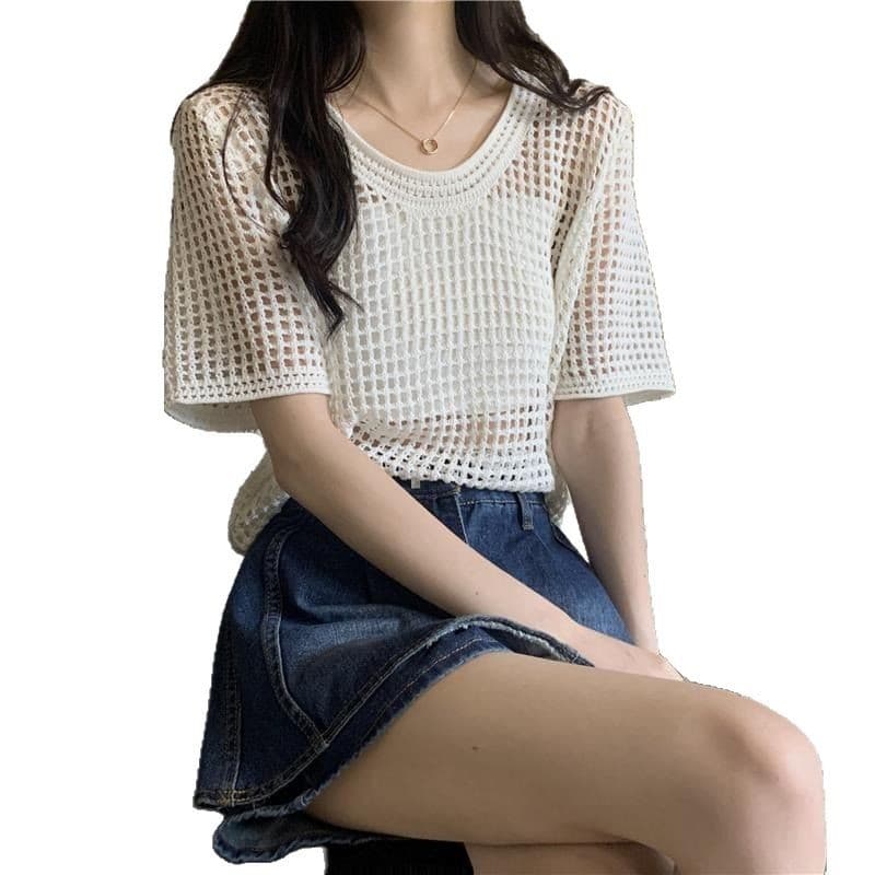 大人かわいい服 透かし編み丸首ニットトップス