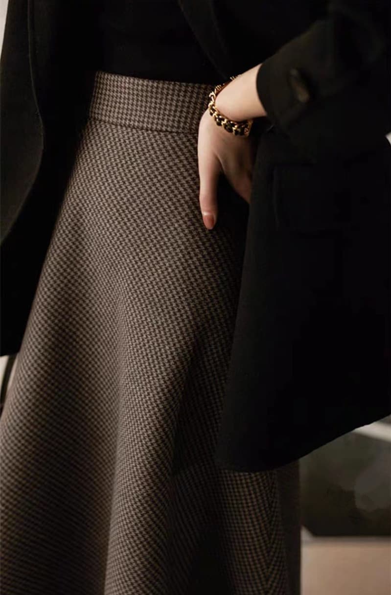 大人かわいい服 チェック柄フレアミディスカート