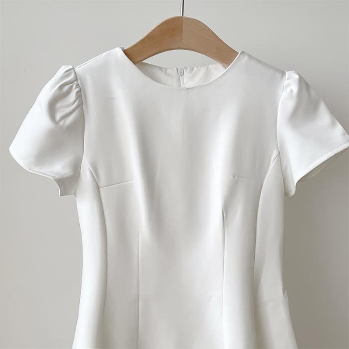 大人かわいい服 上品シルエット パフスリーブワンピース
