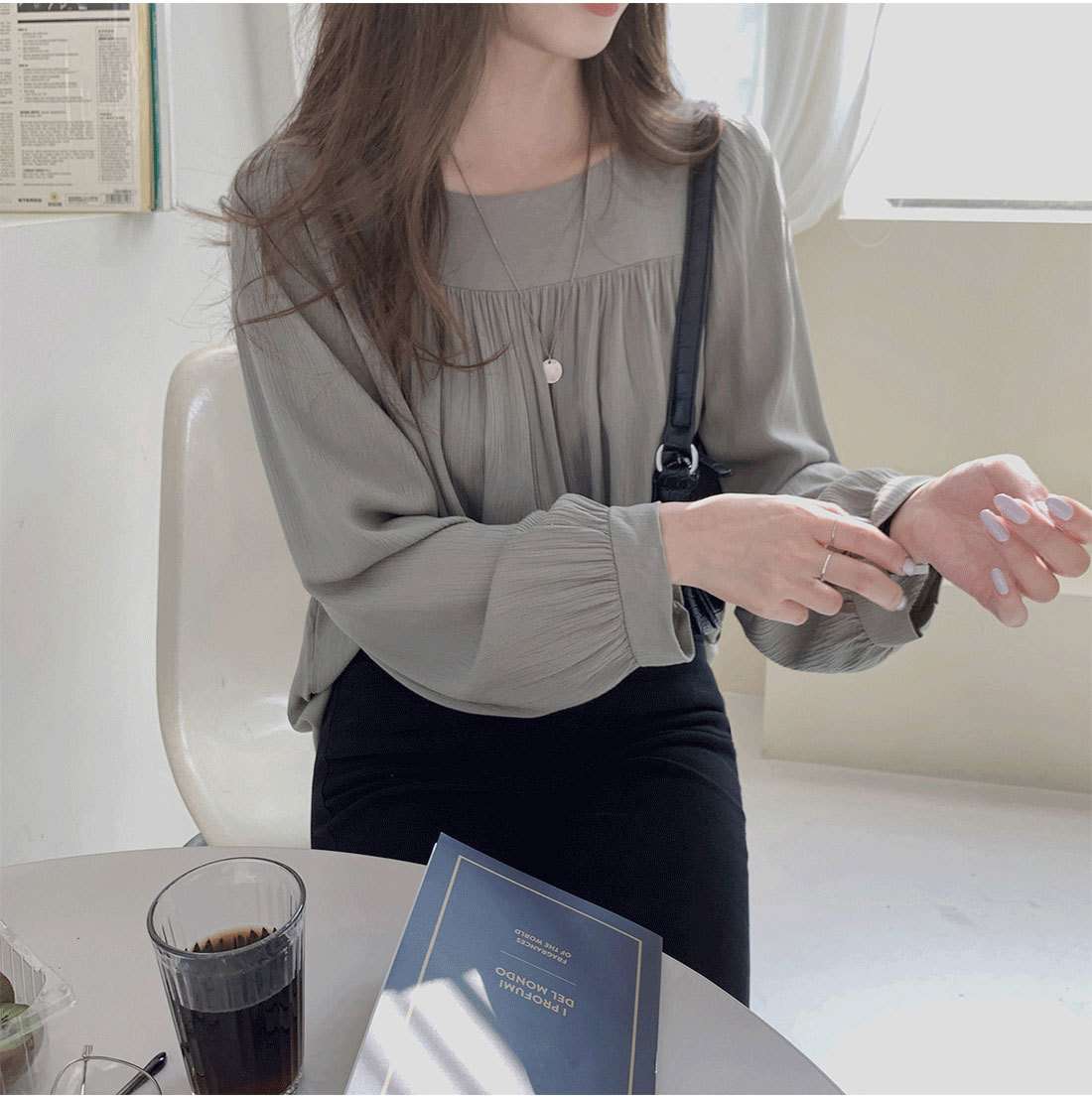 大人かわいい服 ふんわりギャザーブラウス